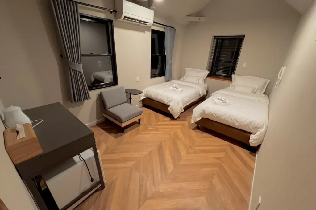 Superior Twin room shared Bathroom